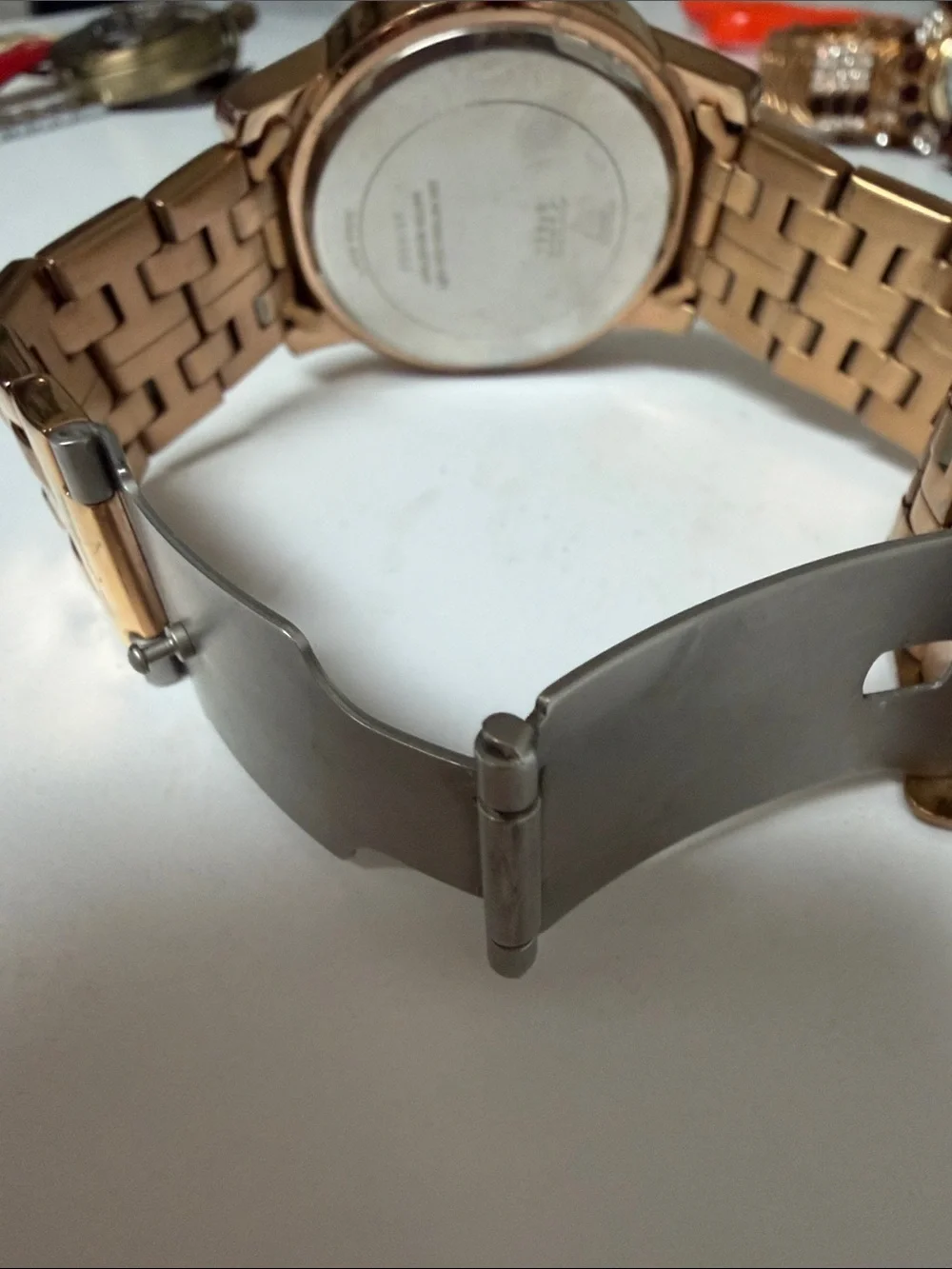 GUESS Rose Gold-Tone men’s or Unisex Bracelet Watch